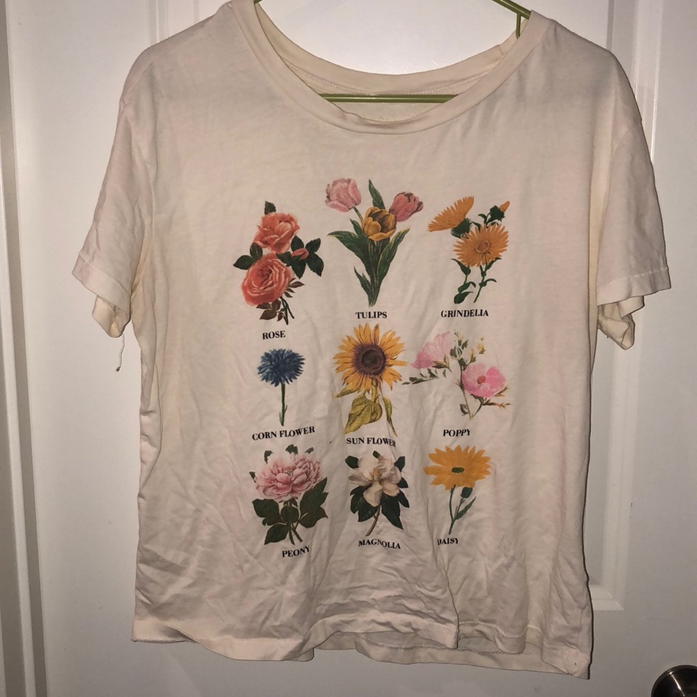 ❤️Graphic Floral Tee❤️